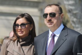 Ильхам Алиев вместе с супругой на Параде в Москве - ВИДЕО